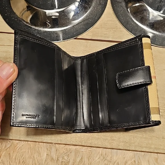 Burberry Classic Nova Check Small Wallet in Beige with Black Trim - Picture 3 of 8